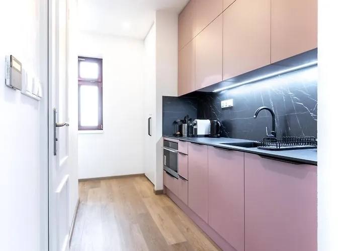 Stay2gether In Pink 16 - Main Train Station Apartament *